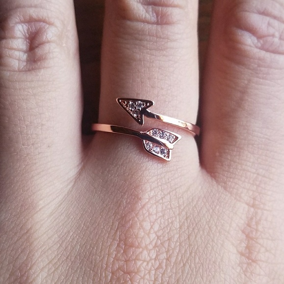 NWOT Rose Gold Arrow Ring - Picture 5 of 8